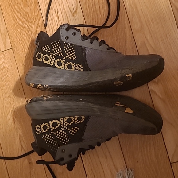 Boys Black Adidas Sneakers Size US4 - Picture 2 of 4